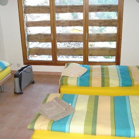 Apartamento Rustico Pacifico Brontallo Habitación foto